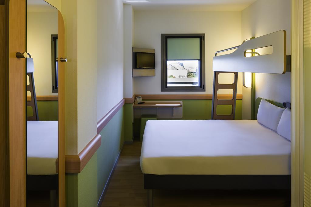 Ibis Budget Sevilla Aeropuerto Rom bilde